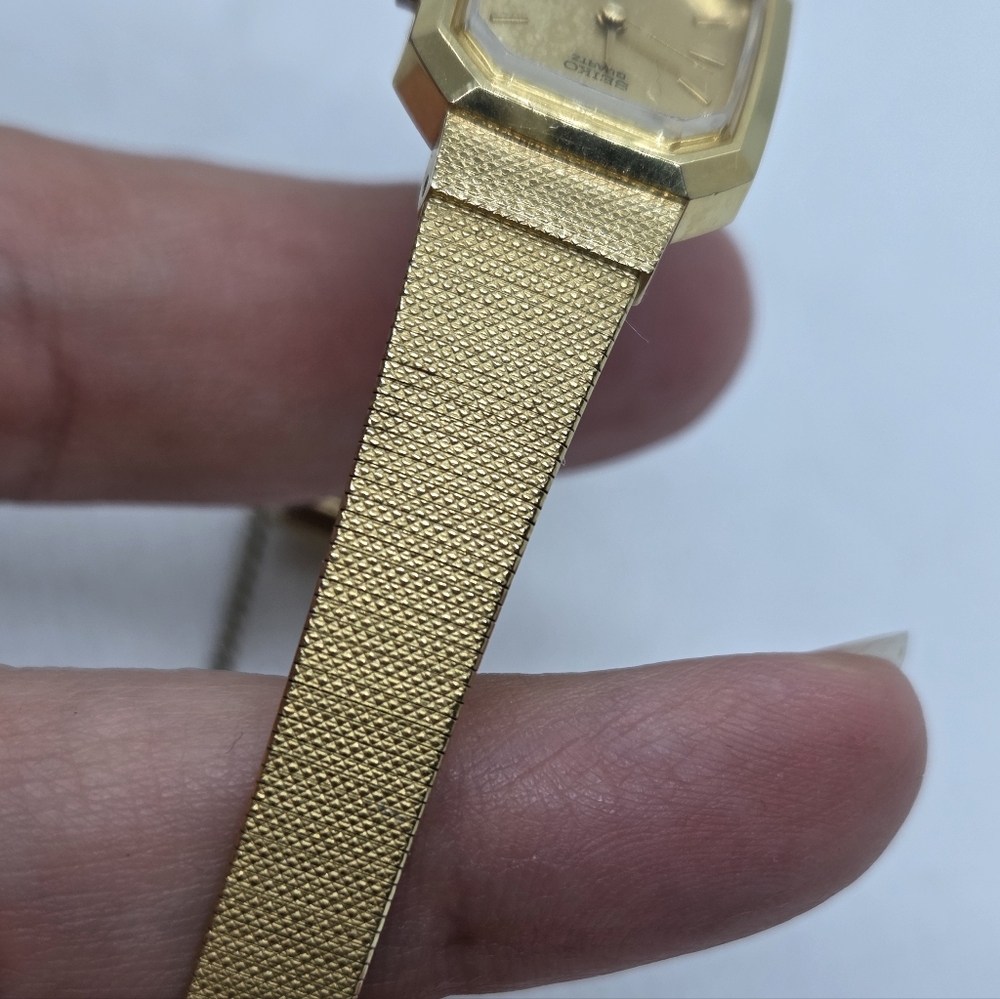 Seiko Quartz Vintage Women's Watch Small Gold Tone Face 6.5" - Picture 9 of 11